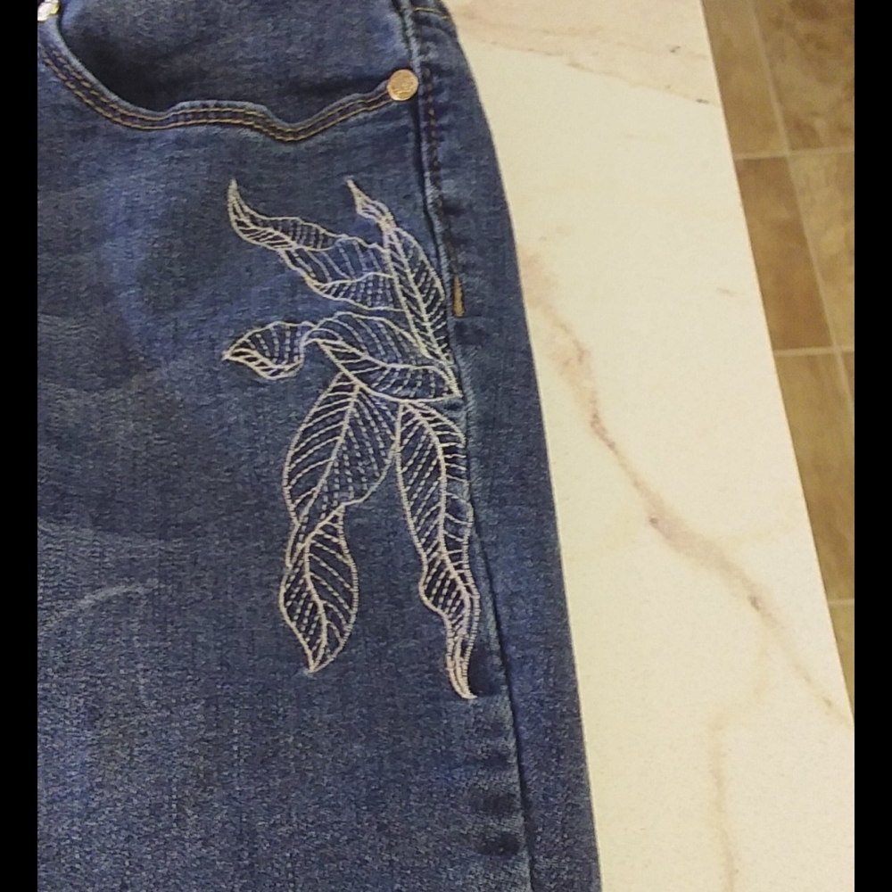 Anne Klein Stretch Jeans. - Picture 10 of 10